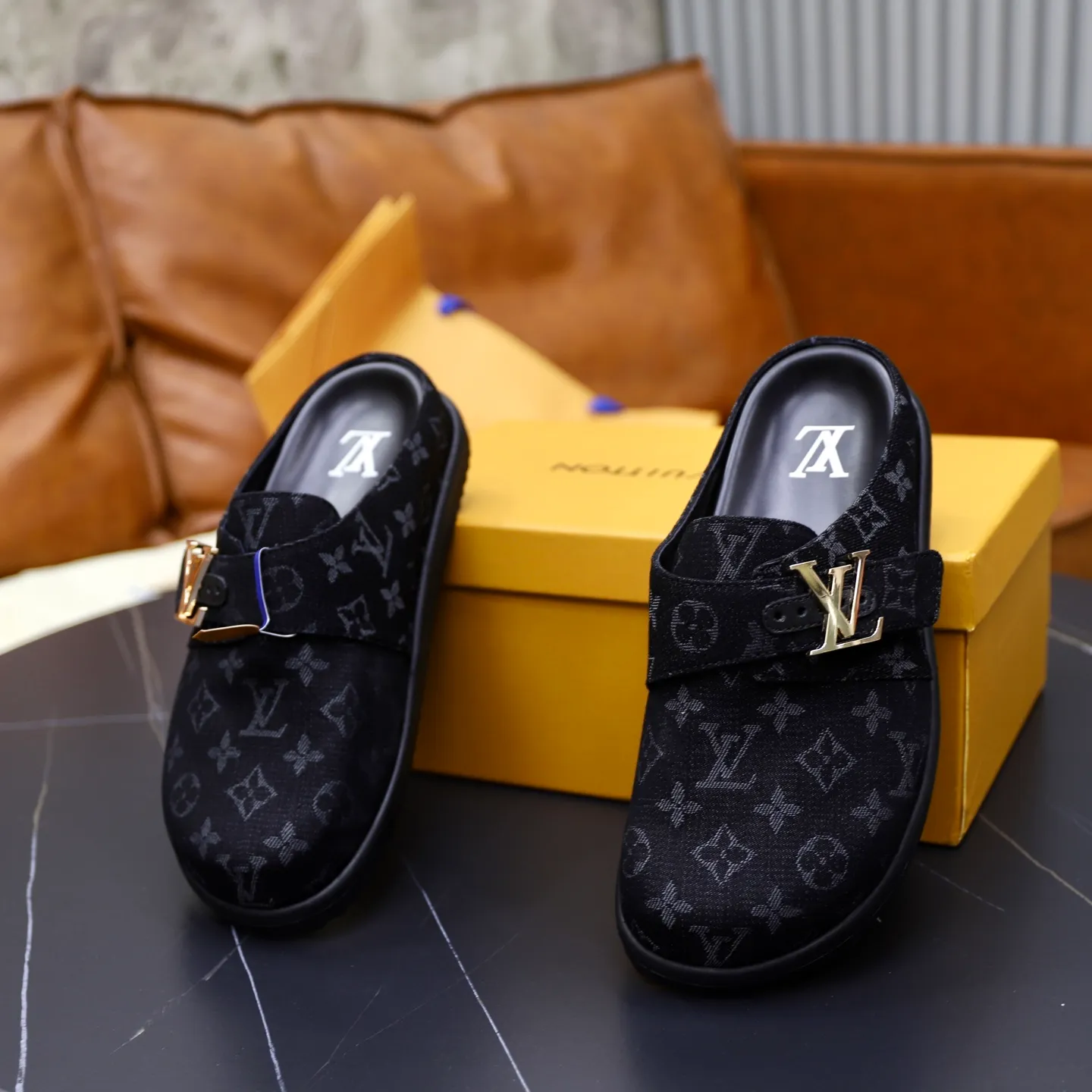 Ex-factory price: 520💰🙅‍♂️🙅‍♂️🙅‍♂️Birkenstock Brand: LV Louis Vuitton Standard code: 38-45 (cowhide lining) Grade: Same as the official website Material: Original presbyopic fabric design Original rubber wear-resistant molded outsole Style category: Men's fashion sandals Distinguished luxury brand elements Top luxury Color: Actual picture color